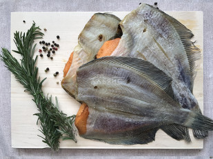 Вяленая рыба: Камбала камчатская вяленая с икрой