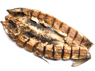 Гренки: Сом (бабочка) холодного копчения